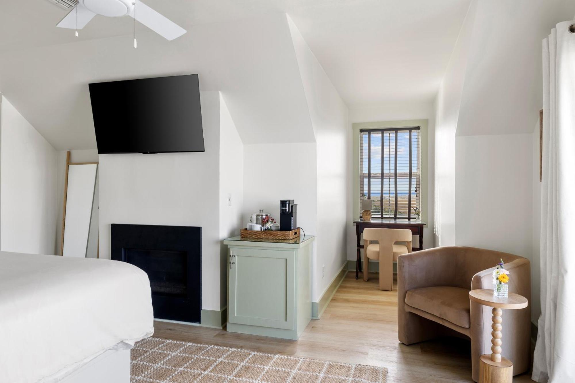 Top Floor King Room with River view